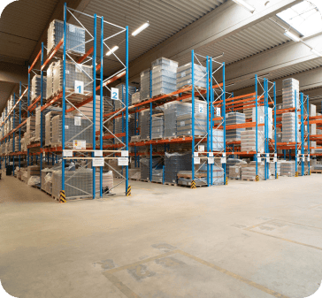 Centre logistique de Ransbach Entrepôt avec palettes empilées